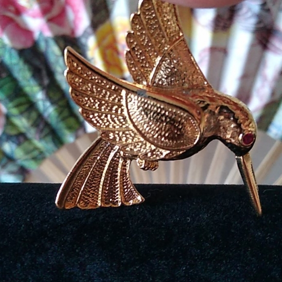 Antique hummingbird 🌺 - Picture 2 of 4